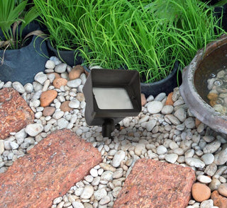 Outdoor 12V Cast Brass flood light 2.75 inch L x 5.25 inch W x 8 inch H in Dark Bronze