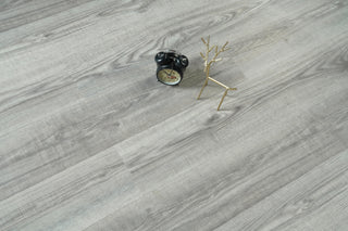 Luxury Vinyl Flooring 7 x 48 x 5.5mm 12 mil in Fossil oak Grey