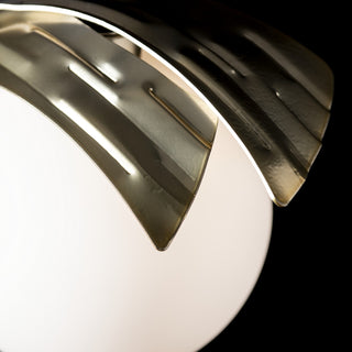 Crest Crest Table Lamp in Modern Brass